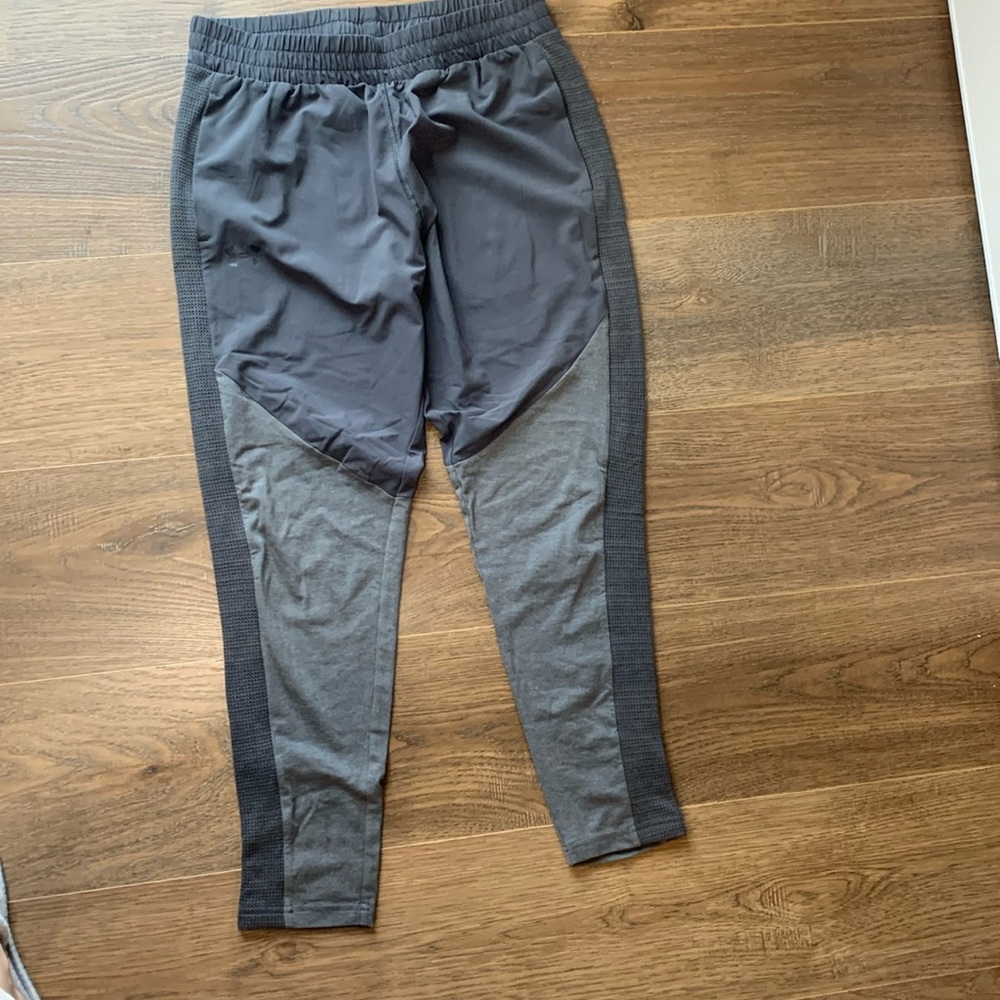 Under Armon training pants